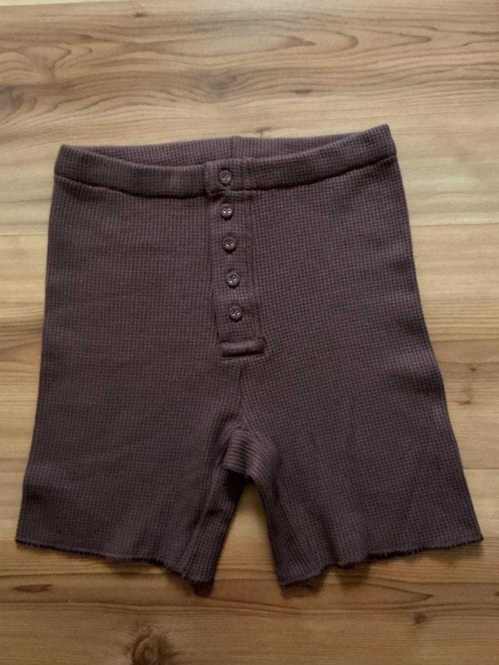 SKIMS Kids Waffle Knit Button-Front Shorts - Brown